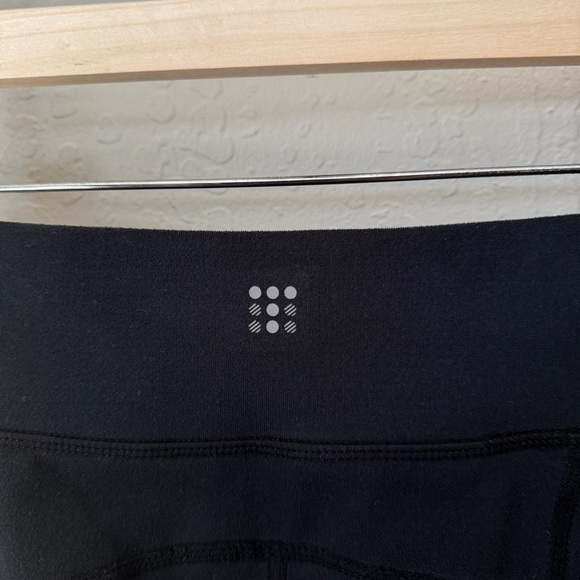 TITLE NINE “Not So Tight” Black Stretch Capri Pants Size XS Yoga Workout Running - Picture 10 of 14